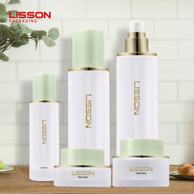 Juego de frascos de vidrio vs. plástico para cosméticos | La guía definitiva de marcas
